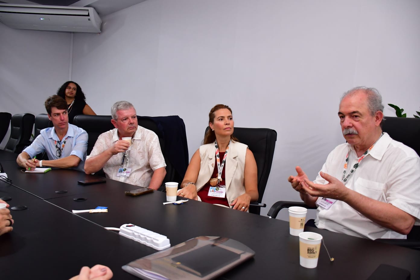 Mercadante se encontra com a vice-prefeita Isabel Swan e o consultor Axel Grael, ex-prefeito de Niterói