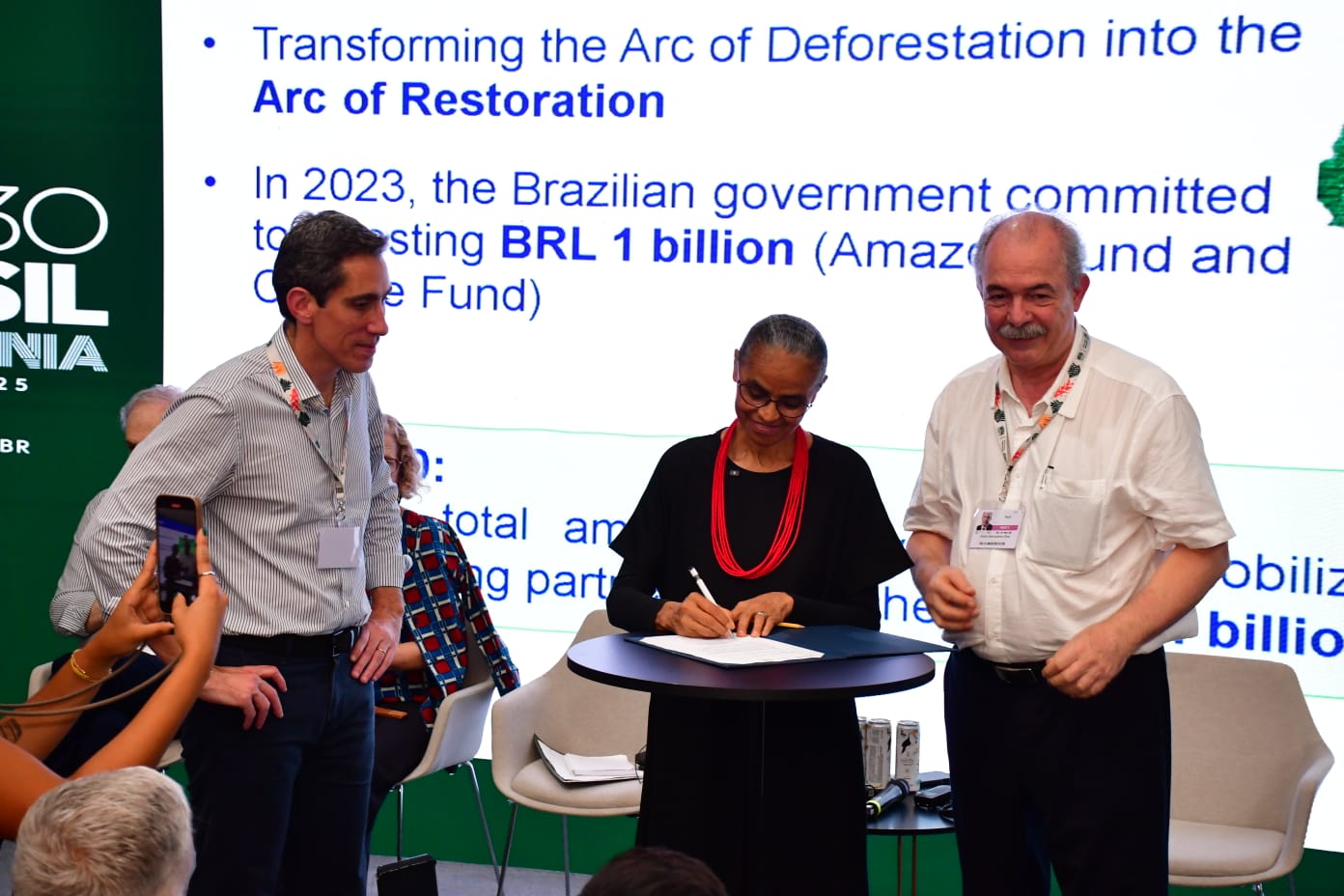 Marina assina contrato com Thiago Picolo, CEO da Re.green