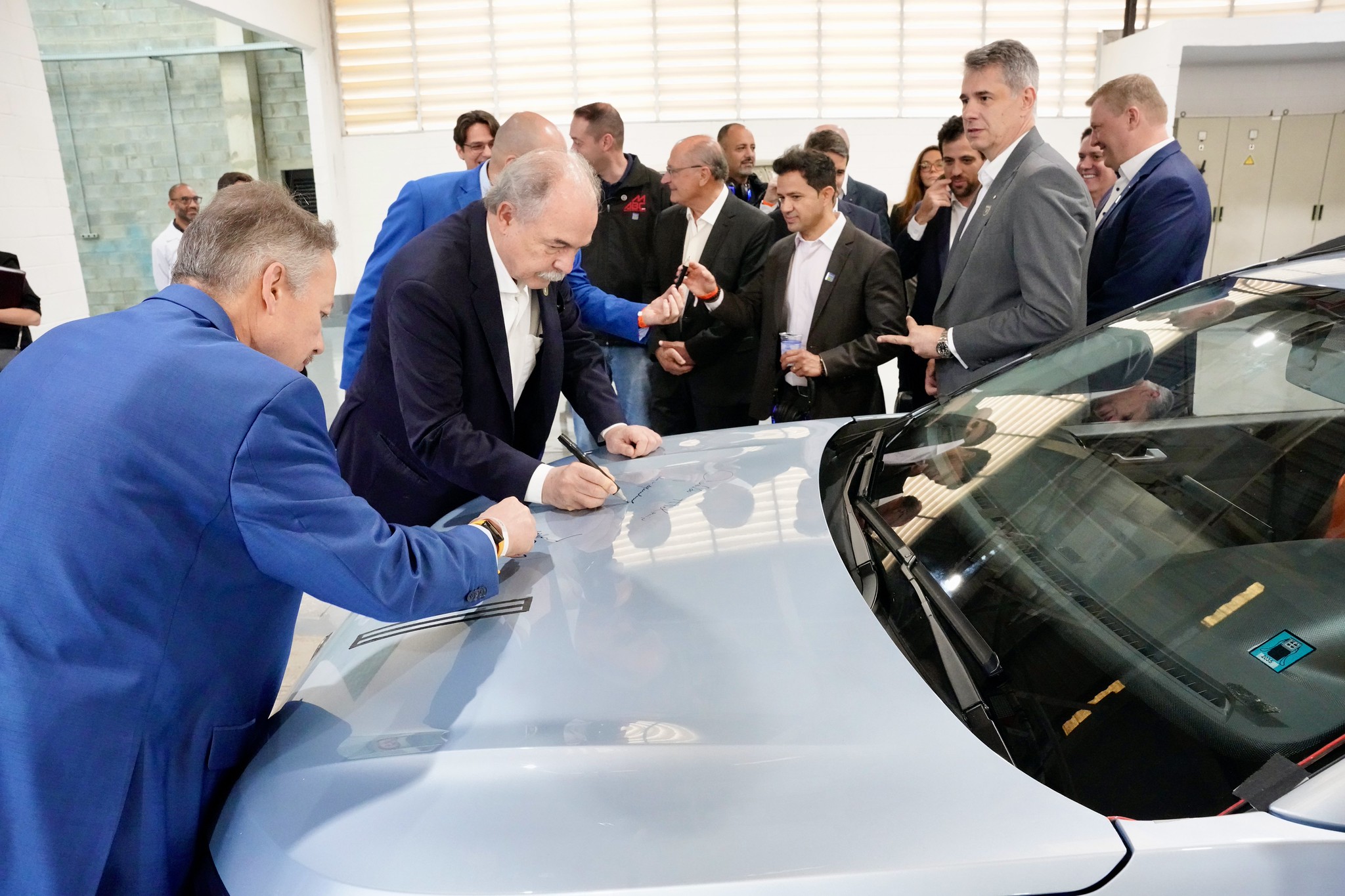 Capa da noticia BNDES aprova R$ 2,3 bi para Volkswagen impulsionar o desenvolvimento de modelos híbridos e exportações