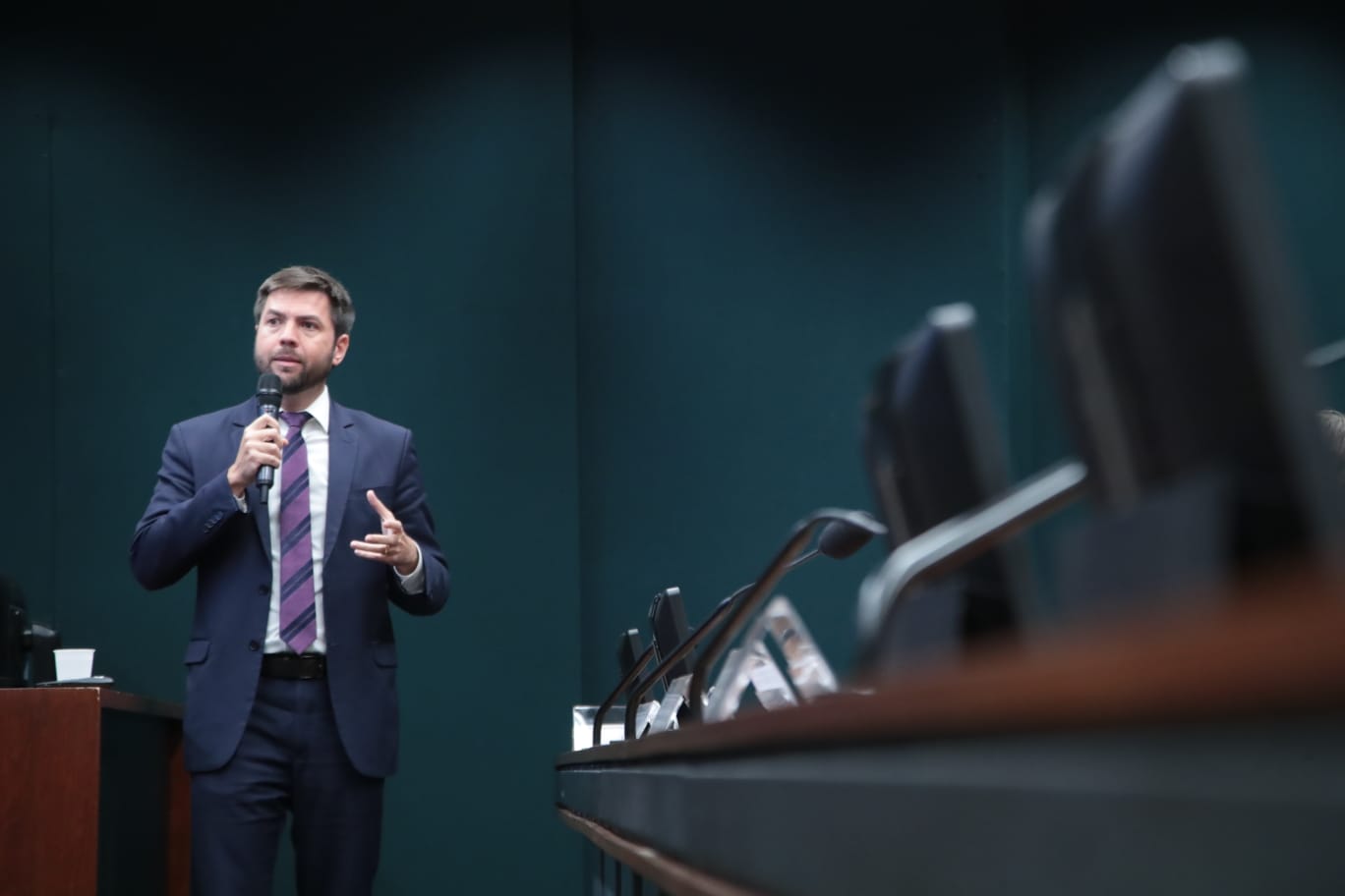 Pedro Paulo Dias apresenta atuação do BNDES para impulsionar a indústria de minerais críticos em seminário na Câmara dos Deputados