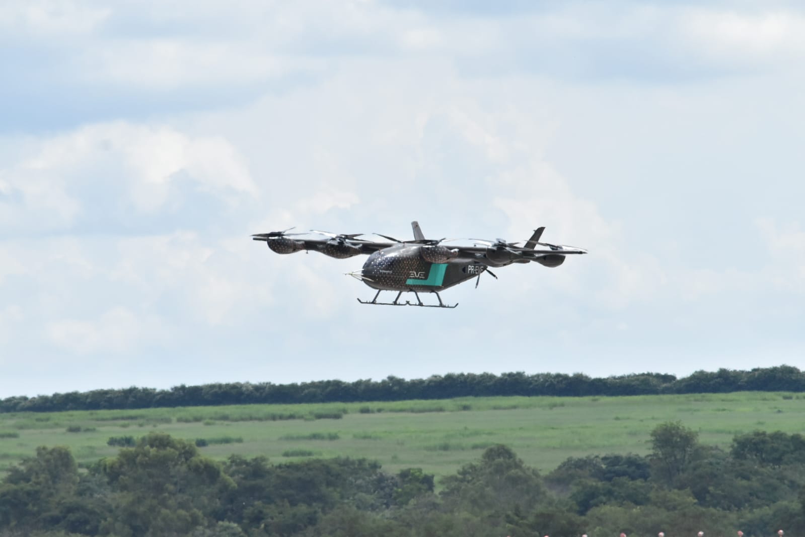 Capa da noticia Com apoio do BNDES, subsidiária da Embraer faz voo demonstrativo de carro voador no interior de SP