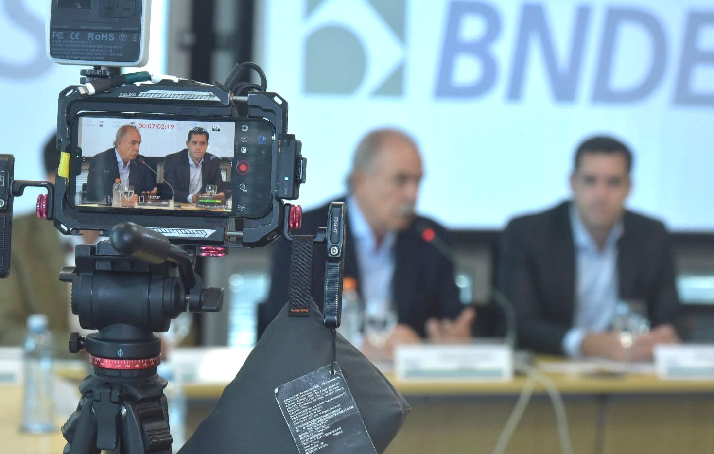 Presidente do BNDES, Aloizio Mercadante, e prefeito do Rio, Eduardo Cavalieri, assinam acordo para restaurar Mata Atlântica