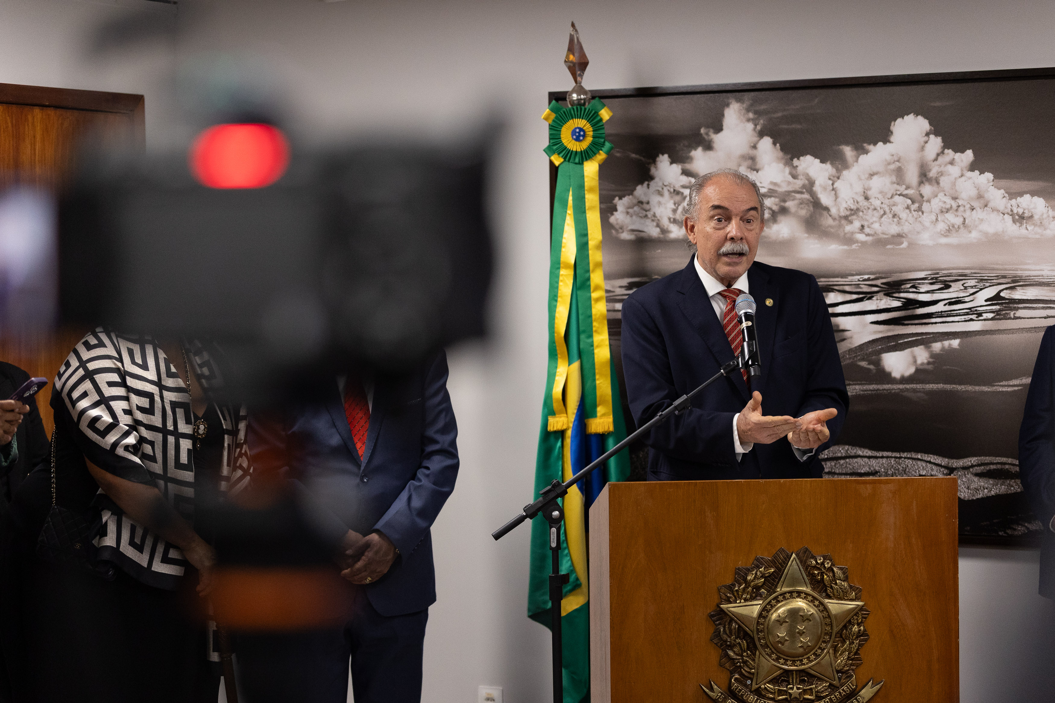 Presidente do BNDES, Aloizio Mercadante, assina acordo dentro do Plano Pena Justa
