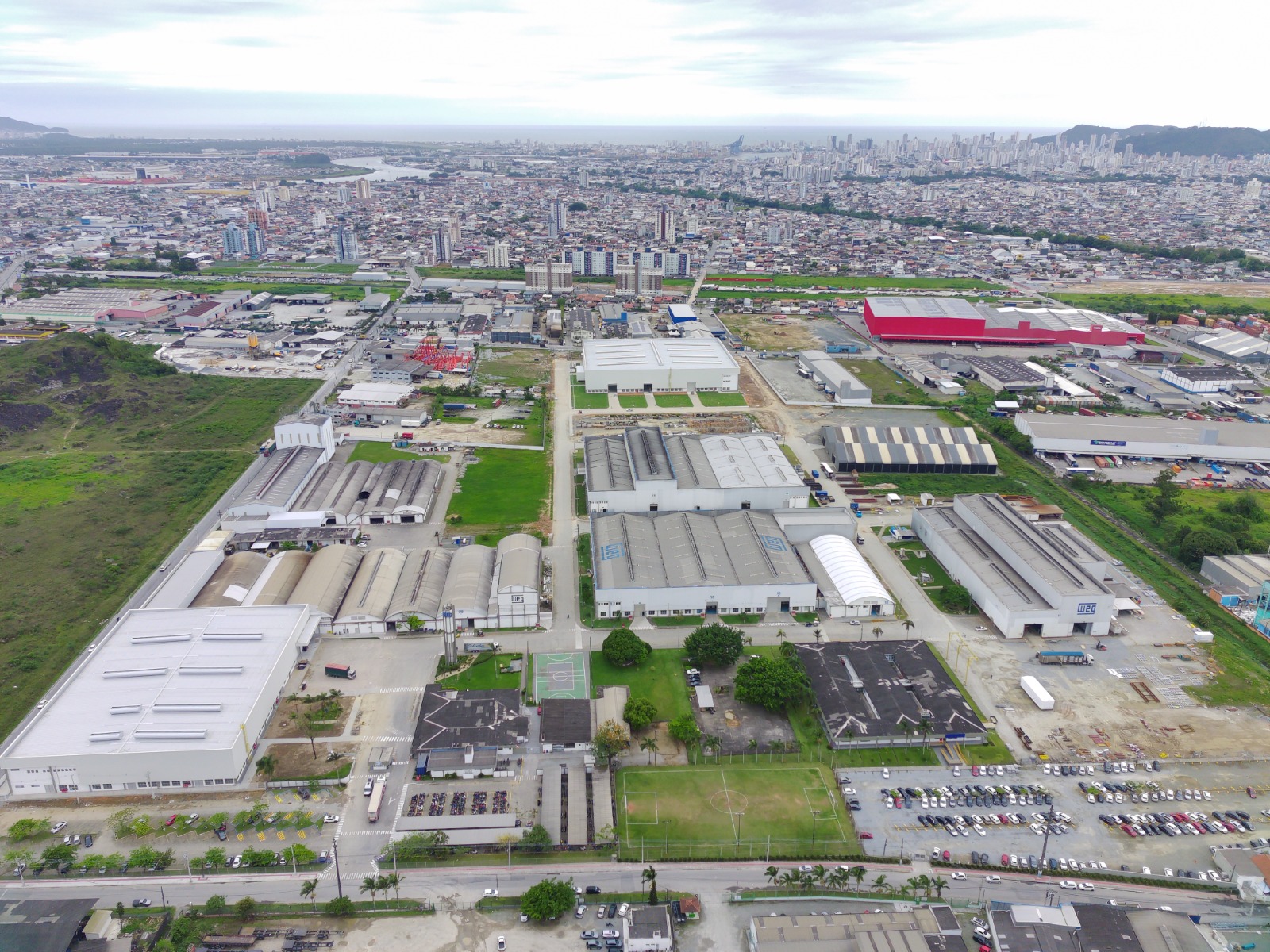 Com R$ 280 mi, BNDES apoia construção da maior e mais moderna fábrica de sistemas de armazenagem de energia elétrica do Brasil 1 Com R$ 280 mi, BNDES apoia construção da maior e mais moderna fábrica de sistemas de armazenagem de energia elétrica do Brasil WEG4