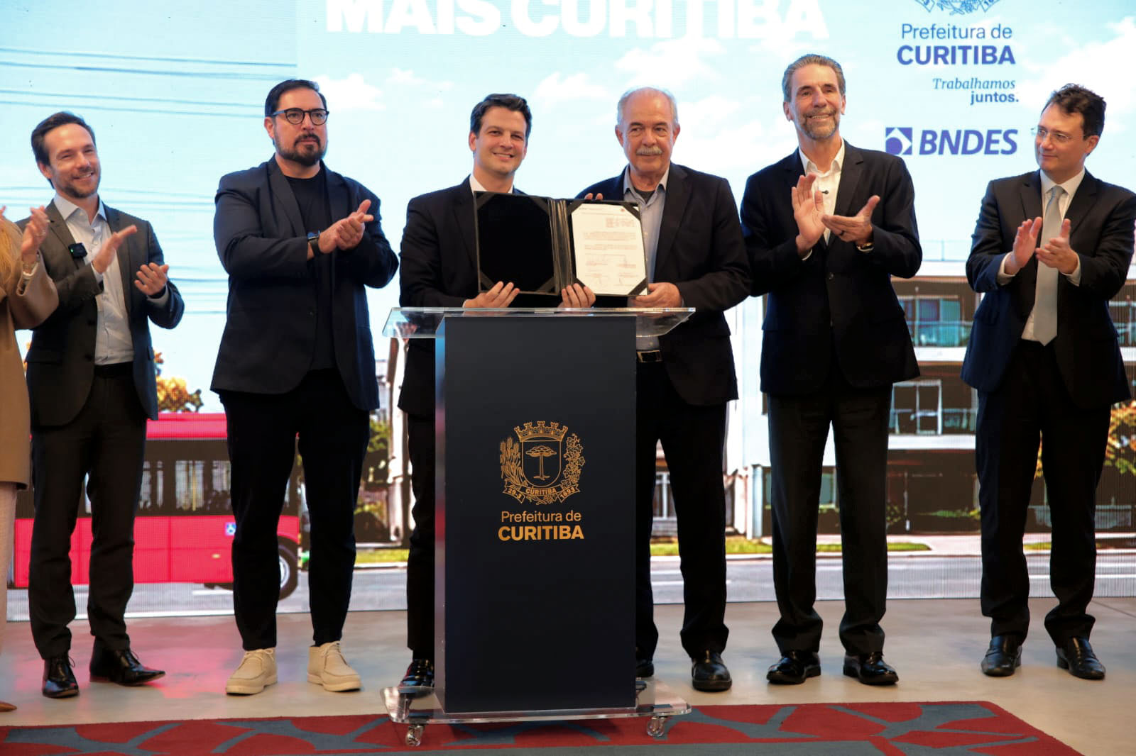 Capa da noticia BNDES e Prefeitura de Curitiba assinam acordo para enterrar fiação e modernizar estrutura urbana