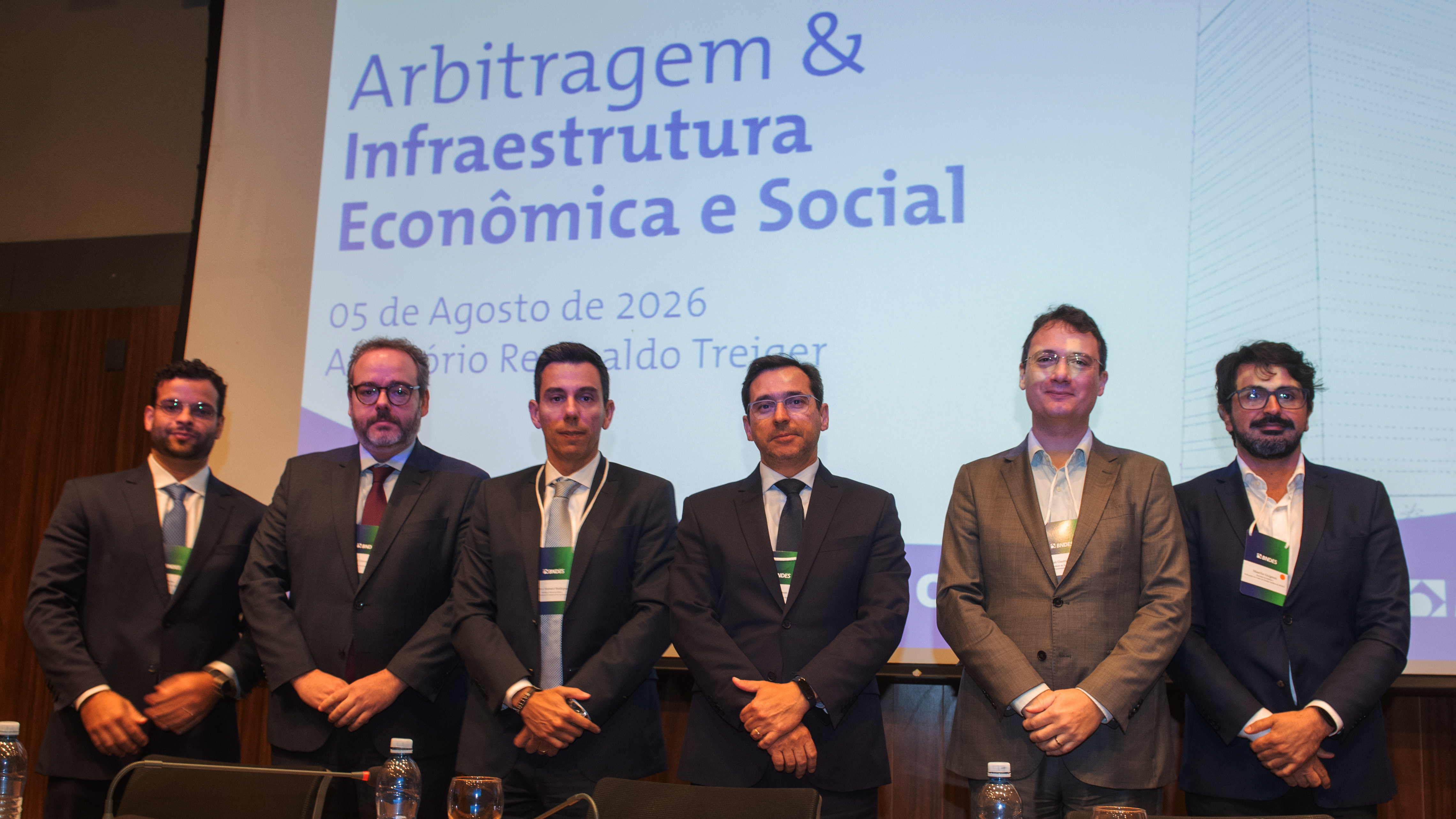 Pedro Rocha, Daniel Gruenbaum, Marco Antônio Rodrigues, Flávio Roman, Ian Guerriero e Maurílio Guignoni participaram da mesa Arbitragem e Mediação na Infraestrutura Econômica e Social