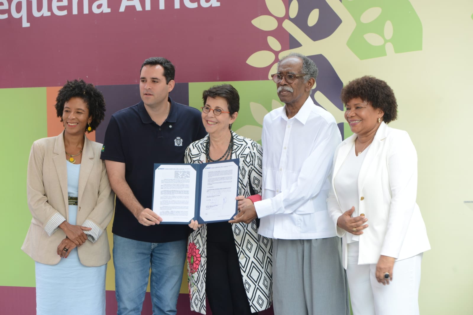 Da esquerda para a direita, a ministra da Igualdade Racial, Rachel Barros; o prefeito do Rio, Eduardo Cavalieri; a diretora socioambiental do BNDES, Tereza Campello; o CEO da Cultne, Dom Filó; e a ministra da Cultura, Margareth Menezes