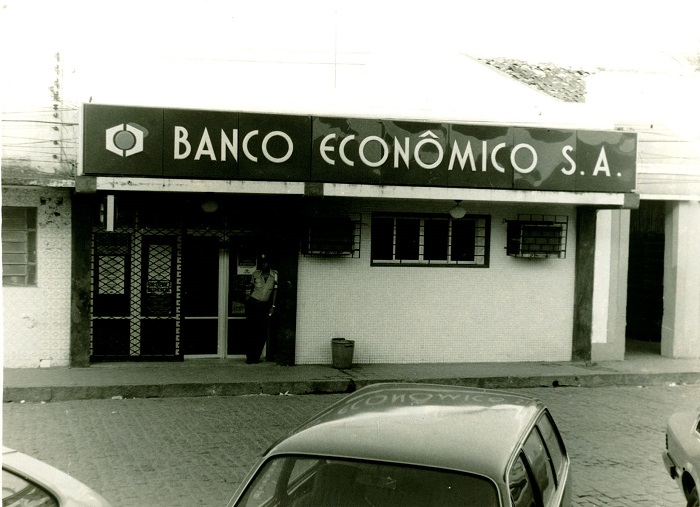 Capa da noticia BNDES e FGC venderão créditos do Banco Econômico mantidos desde 1995