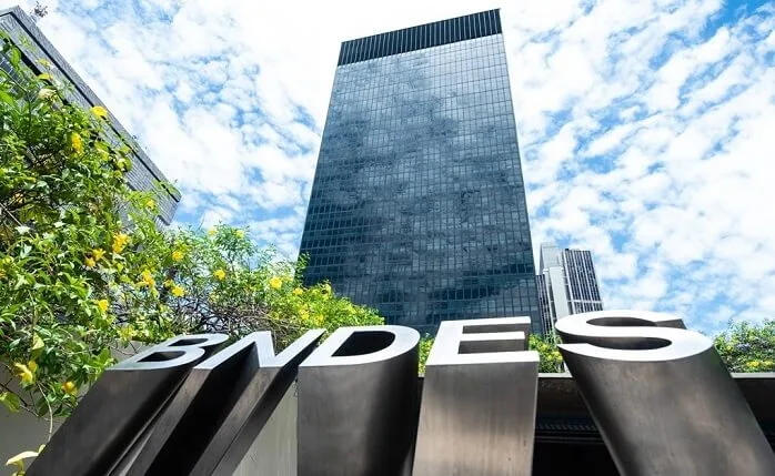 Capa da noticia BNDES triplica lucro no semestre e atrai recursos do setor privado para o desenvolvimento nacional