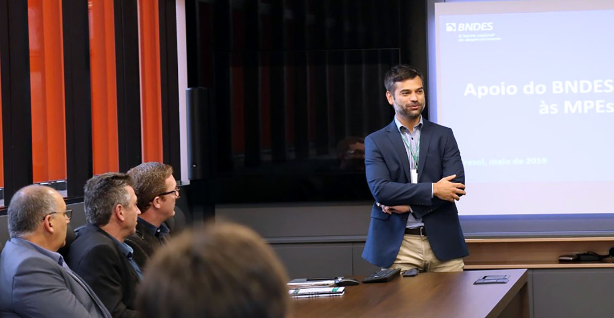 Capa da noticia Cresol começa a operar com mais de meio milhão linha BNDES Crédito Pequenas Empresas na região Sul