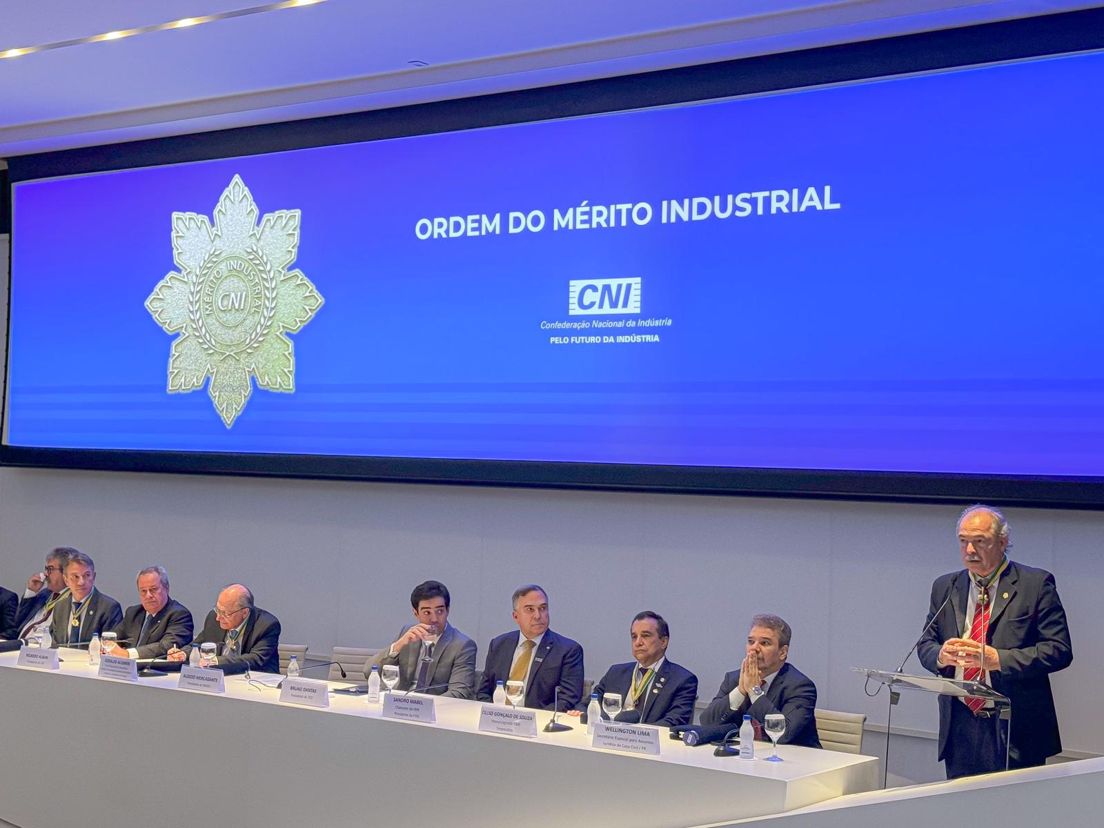 Capa da noticia “Instrumento novo para financiar a indústria, LCD reduzirá taxas de juros do BNDES”, diz Mercadante