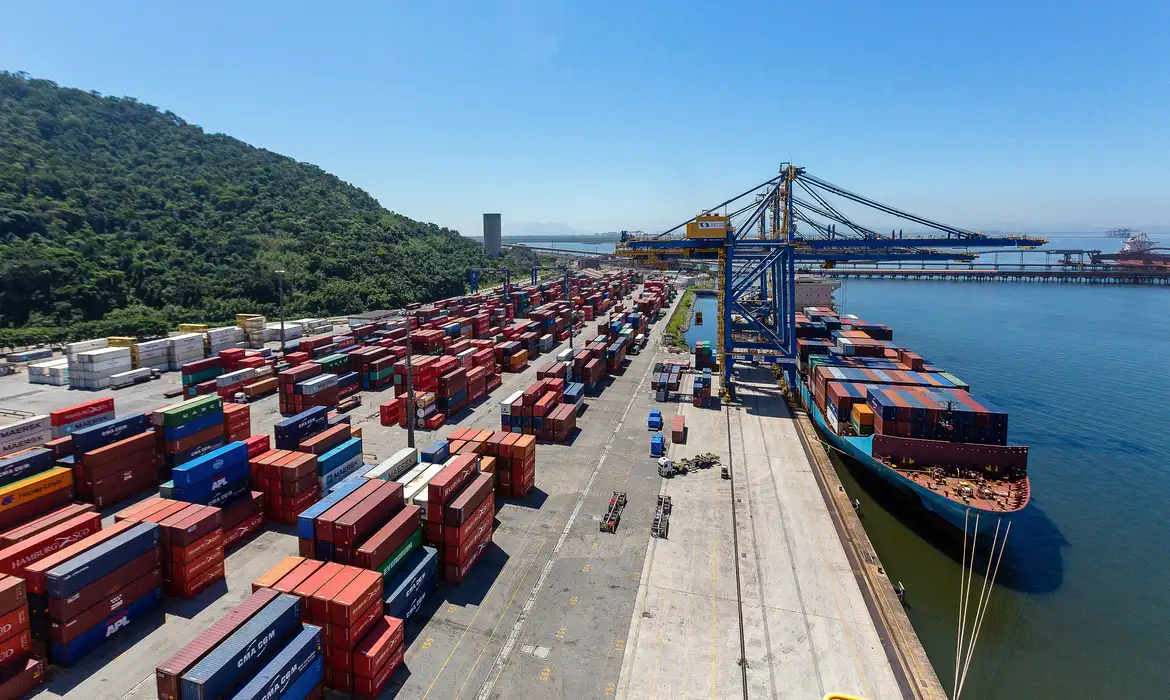 Capa da noticia Apoio do BNDES a exportação de bens atinge R$ 26,9 bilhões, em menos de dois anos