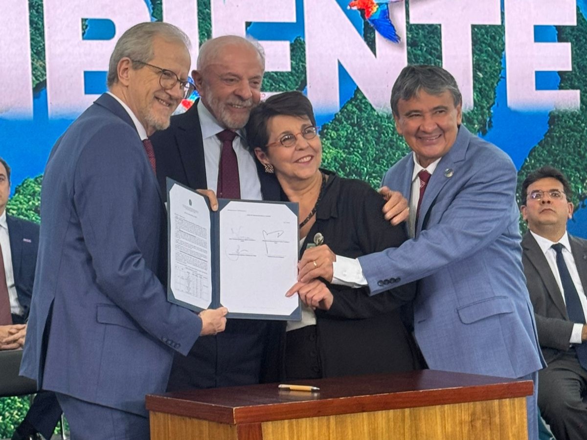 Diretora Tereza Campello participou do lançamento do edital junto com o presidente Lula e os ministros João Paulo Capobianco e Wellington Dias