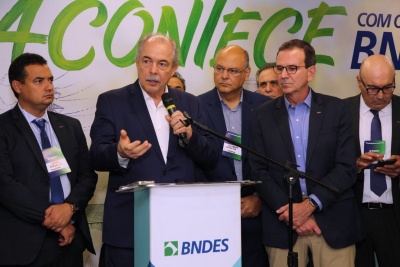 Capa da noticia Em reunião com municípios afetados pelo tarifaço dos EUA, BNDES detalha linhas de crédito