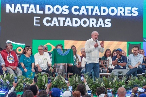 Presidente Lula participa do anúncio da ampliação do apoio às redes de catadores