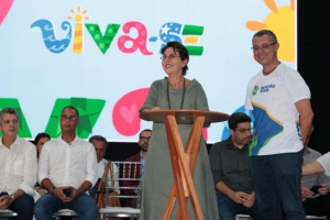 A diretora Socioambiental do BNDES, Tereza Campello, e o governador de Sergipe, Fábio Mitidieri