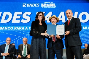 Lula e presidentes do BNDES e Petrobras anunciam vencedores do ProFloresta+