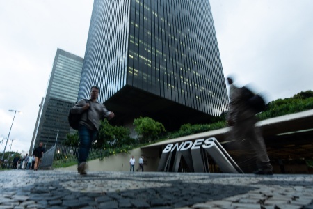 Capa da noticia BNDES capta R$ 1 bi com ICO para financiar projetos verdes no Brasil
