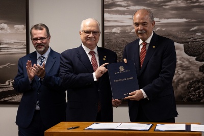 Presidente do STF, Edson Fachin, e o presidente do BNDES, Aloizio Mercadante ampliam acordo no Plano Pena Justa