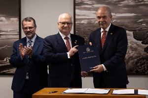 Presidente do STF, Edson Fachin, e o presidente do BNDES, Aloizio Mercadante ampliam acordo no Plano Pena Justa