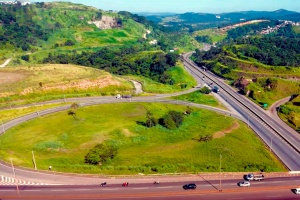 Capa da noticia BNDES aprova R$ 2,74 bi para melhorias e ampliação da BR-262, entre Betim e Uberaba