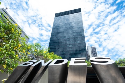 Capa da noticia BNDES capta US$ 750 milhões com o BID para apoiar micro, pequenas e médias empresas