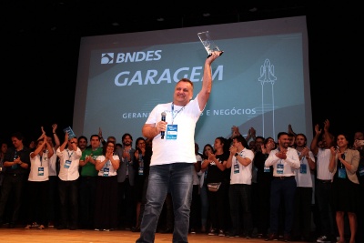 Capa da noticia Startup de automação laboratorial vence Demo Day do BNDES Garagem