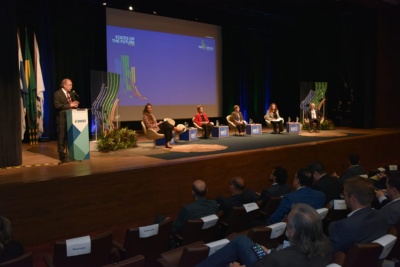 Capa da noticia Paralelo ao G20, evento no BNDES debate economia verde, crise climática e segurança alimentar