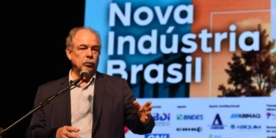 Capa da noticia BNDES amplia para R$ 300 bi investimento na Nova Indústria Brasil