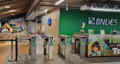 Capa da noticia Concurso BNDES 2024 tem pico de 33,6 mil pedidos no último dia de inscrição; boletos podem ser pagos até amanhã, 21/8