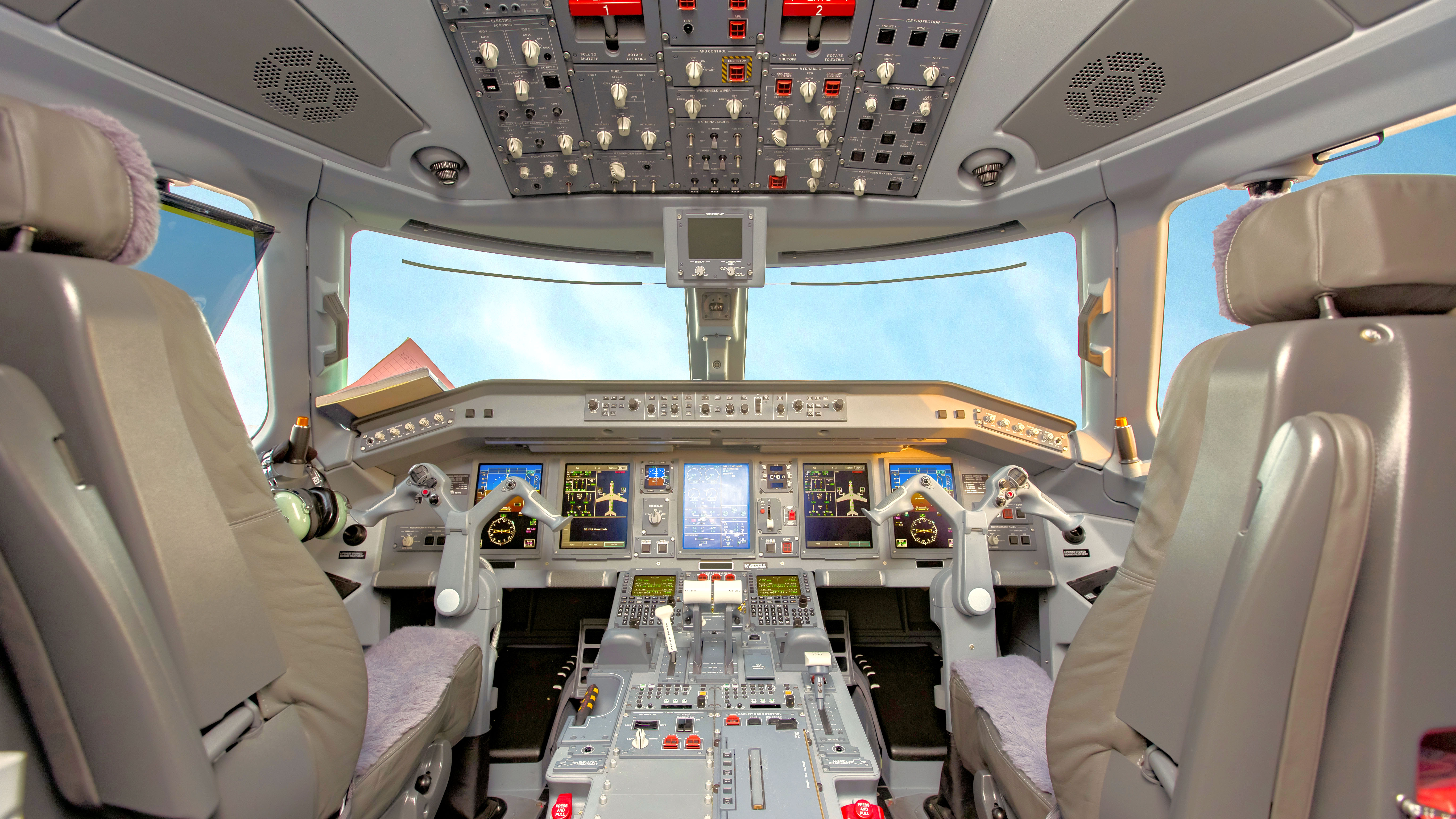 Cockpit E-Jet 190