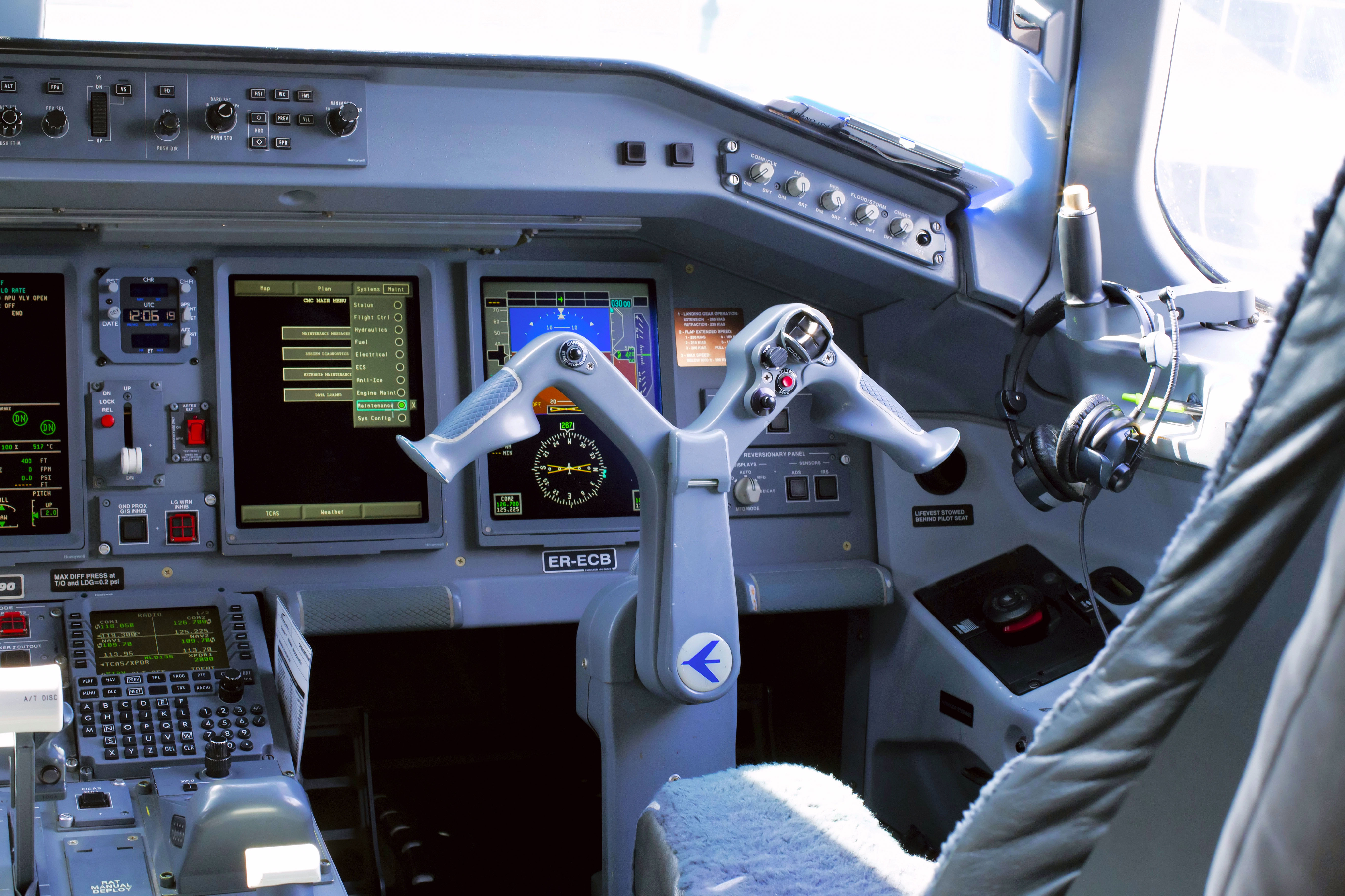 Cockpit ERJ-190