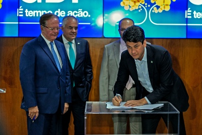 Capa da noticia BNDES e Distrito Federal assinam acordo para desestatização da CEB