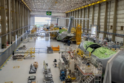 Capa da noticia Embraer impulsiona plano de inovação com financiamento de R$ 500 mi do BNDES