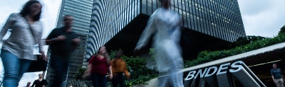 Capa da noticia BNDES firma parceria com a Caixa para financiar projetos de saneamento e mobilidade com R$ 12 bilhões do FGTS