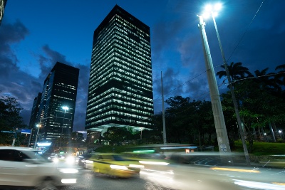 Capa da noticia BNDES confirma concurso em 2024  para 150 vagas de nível superior