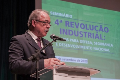 Capa da noticia BNDES anuncia R$ 2.4 bi para Embraer em seminário com Ministério da Defesa