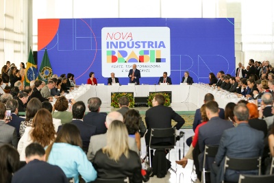 Capa da noticia Plano Mais Produção tem R$ 250 bilhões do BNDES até 2026 para nova política industrial 