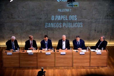 Capa da noticia Levy: “Com venda de participações, BNDES já pagou R$ 2 bi de IR este ano”