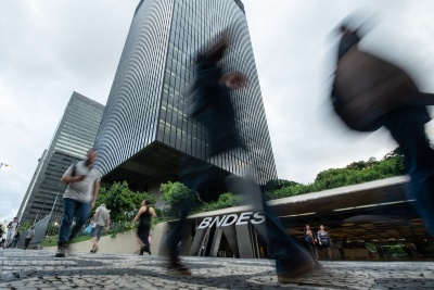 Capa da noticia BNDES atinge recorde histórico em aprovações a projetos de inovação: R$ 9 bilhões